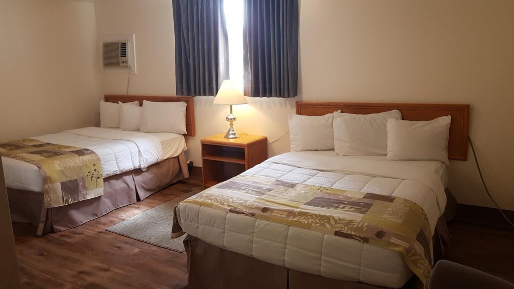 Queens Arms Inn Σάρλοτ Τάουν Εξωτερικό φωτογραφία