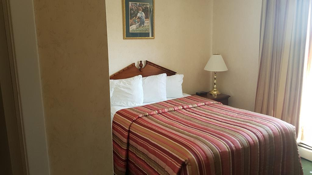 Queens Arms Inn Σάρλοτ Τάουν Εξωτερικό φωτογραφία